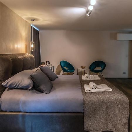Black And White Suite Rome Bagian luar foto