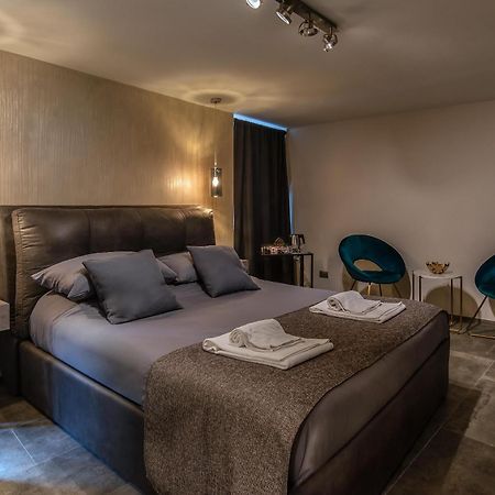 Black And White Suite Rome Bagian luar foto