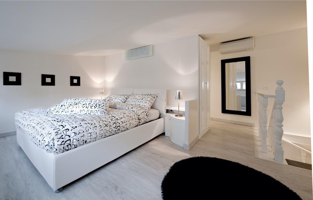 Black And White Suite Rome Bagian luar foto