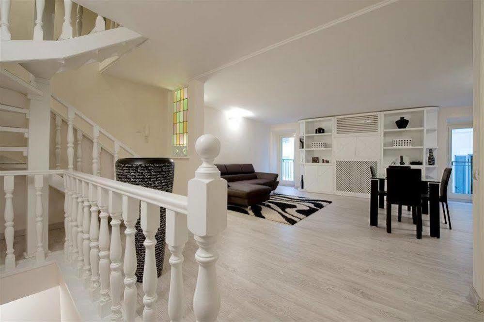 Black And White Suite Rome Bagian luar foto