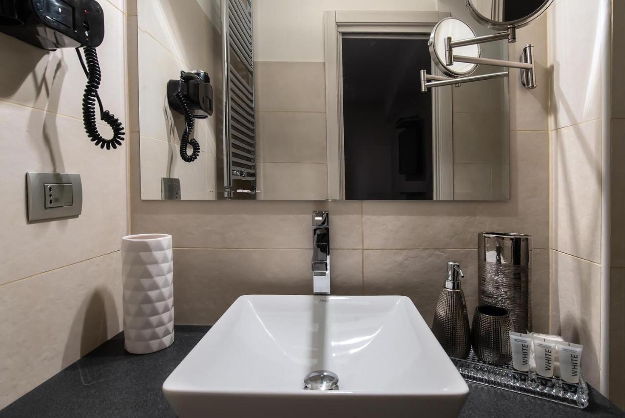 Black And White Suite Rome Bagian luar foto