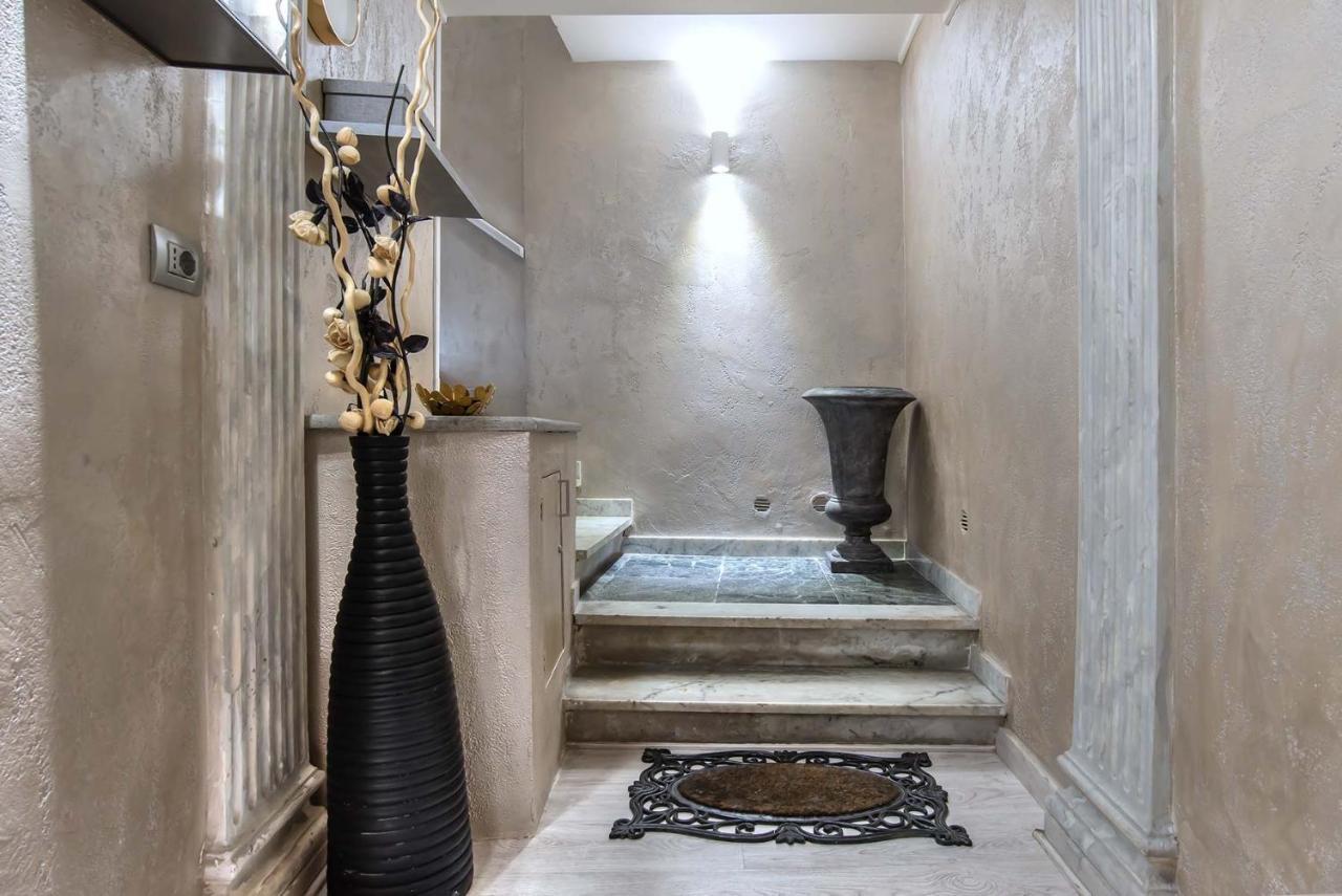 Black And White Suite Rome Bagian luar foto