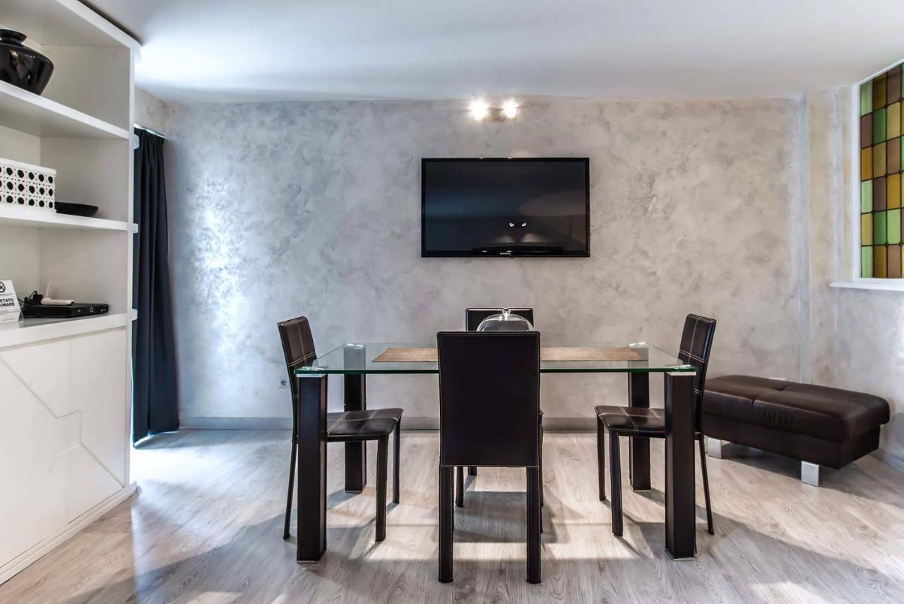 Black And White Suite Rome Bagian luar foto