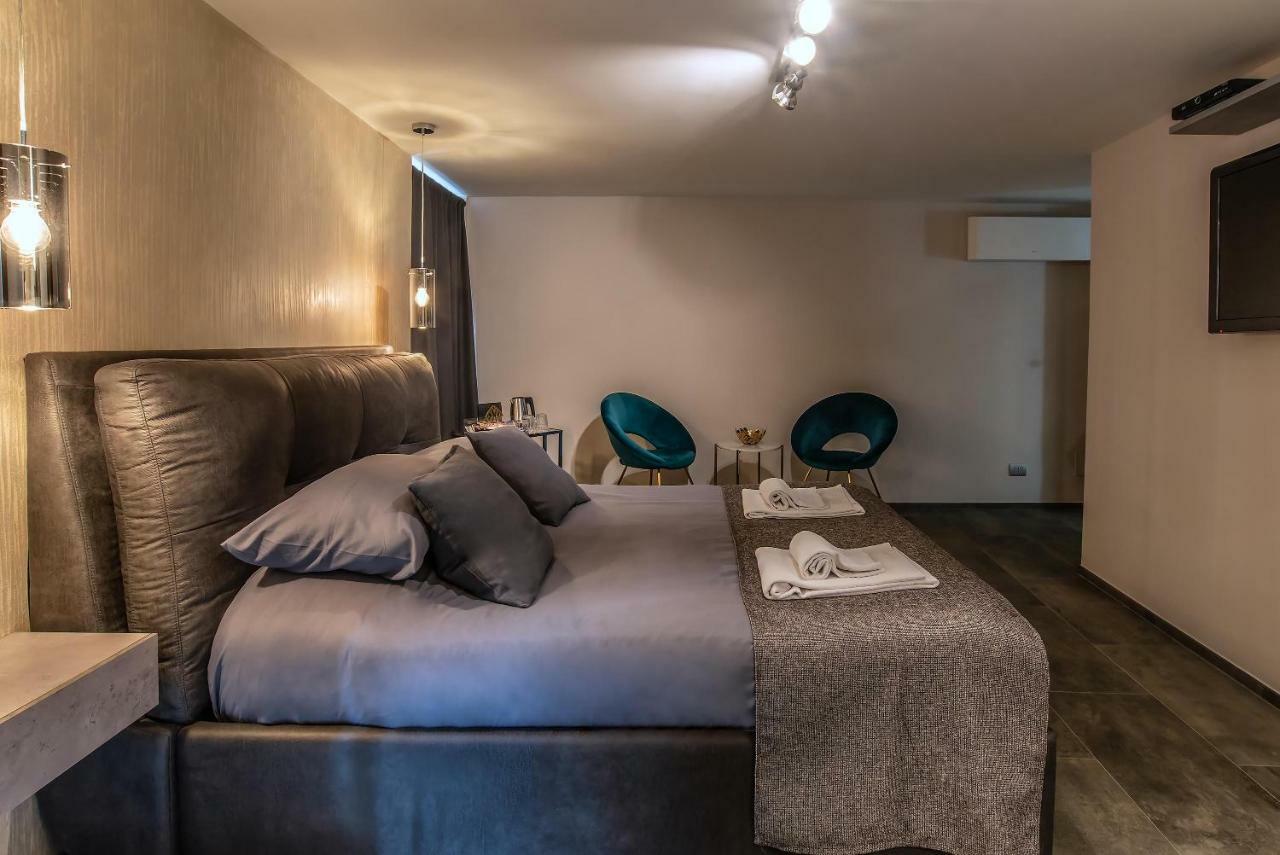 Black And White Suite Rome Bagian luar foto